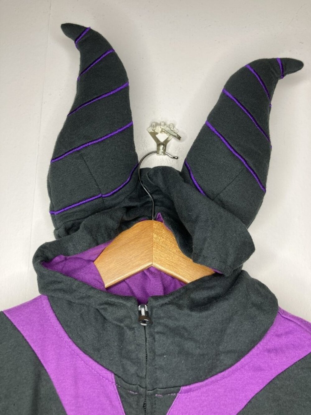 Disney Parks Maleficent Horns Hoodie Women's L Black Purple Green Full Zip - Picture 3 of 9